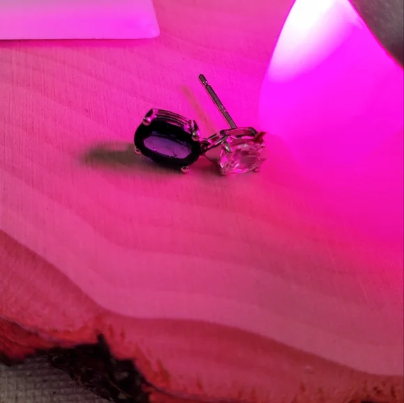 10K Gold Emerald and Sapphire Earrings - Picture 7 of 9